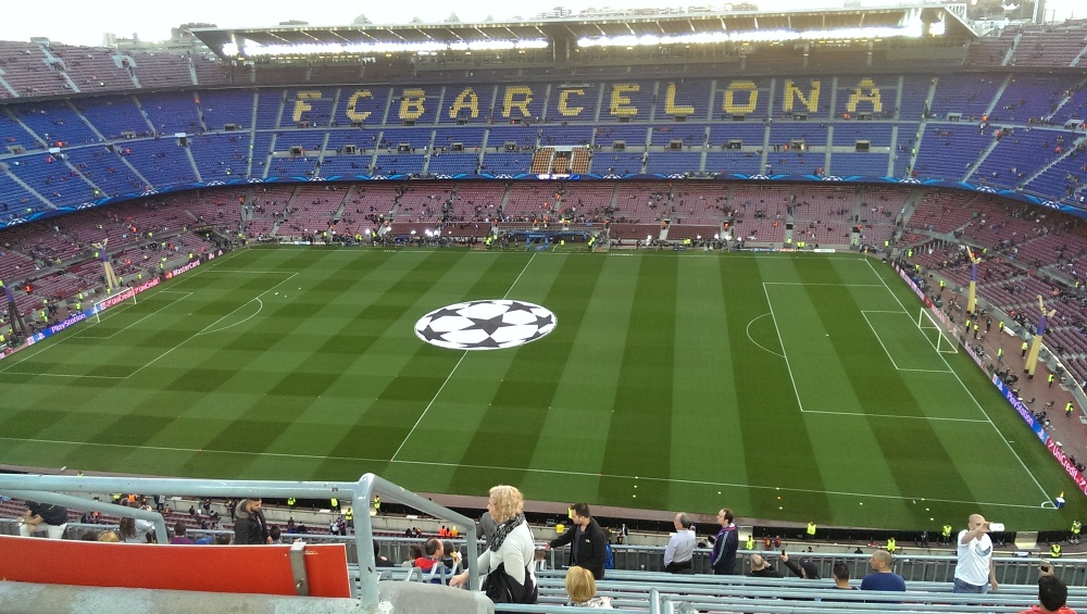 Camp Nou před utkáním s Paris Saint-Germain