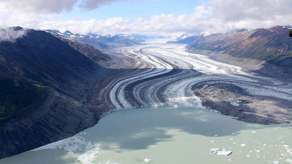 Kluane. Leží zde nejvyšší hora Kanady ( 5959 m n.m. ) a taky Kaskawulshský ledovec. Žije zde mnoho velkých kanadských savců.