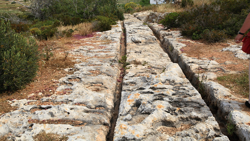 Cart ruts (zdroj commonswikime- dia.org)