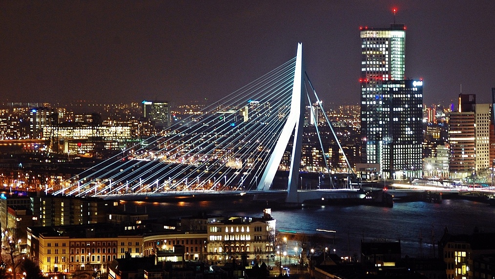 Rotterdam, největší evropský přístav, město moderní architektury a zároveň město s velkým historickým významem. 