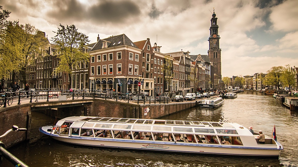 V\hlídková loď, Amsterdam