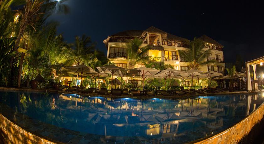 Je libo hotel s bazénem??? zdroj Booking.com